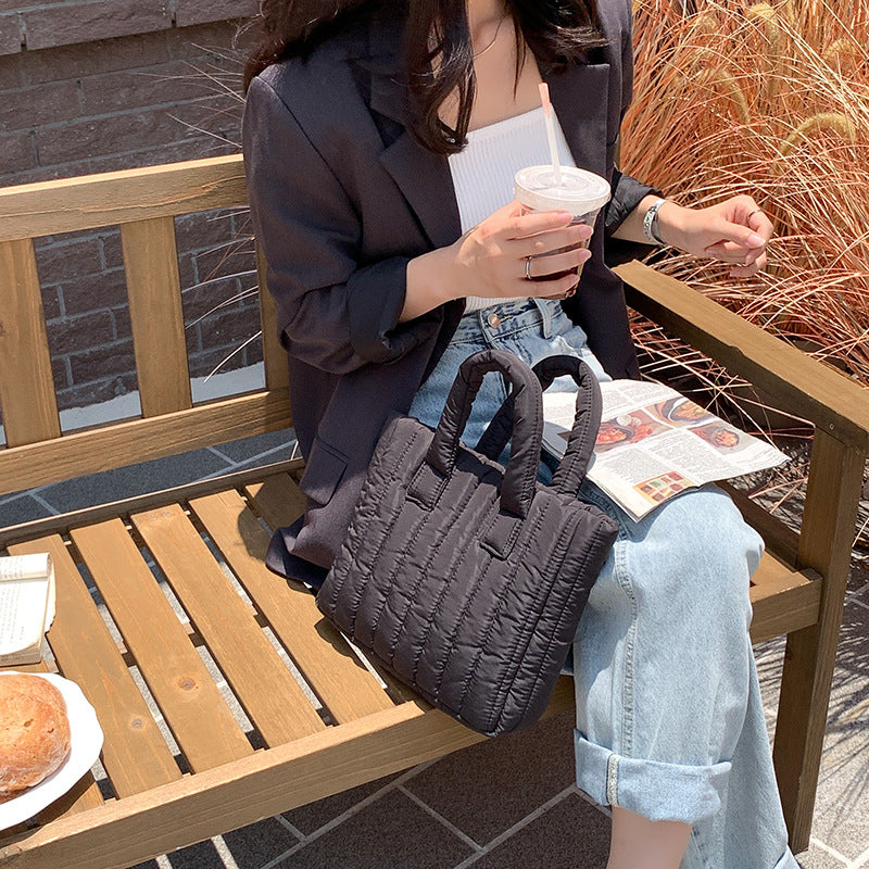 Wholesale women' s red winter fashion handbag